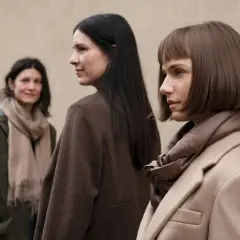 Jakie fryzury postarzają? Unikaj tych stylów, by wyglądać młodziej