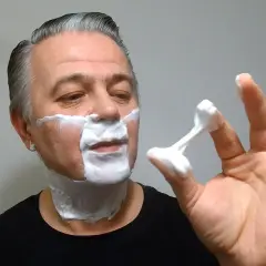 Jak się golić maszynką na żyletki bez podrażnień i z efektami
