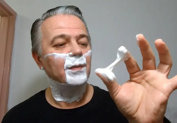 Jak się golić maszynką na żyletki bez podrażnień i z efektami