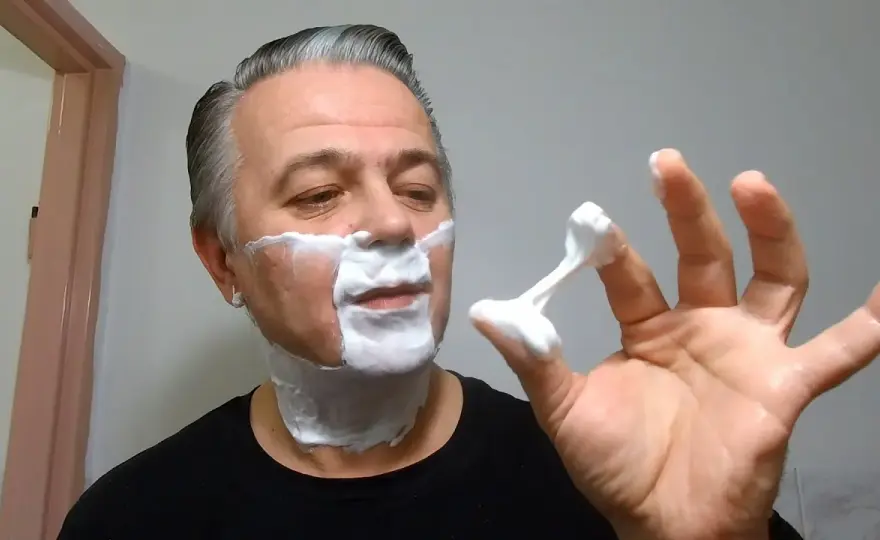 Jak się golić maszynką na żyletki bez podrażnień i z efektami